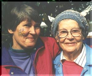Mary (l.) and Mabel Waddington, Greenwich Craft Fair, September 1997 (photo by Frances Smith, Salem MM)